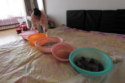 陆河楼上漏水，住户失联，小区没物管，业主维权难！律师来支招……